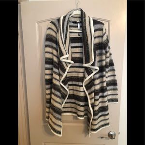 Cozy wool Kensie striped sweater in size XS/S